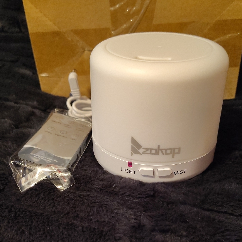 White Aroma Diffuser Set with Remotes - Picture 3 of 3
